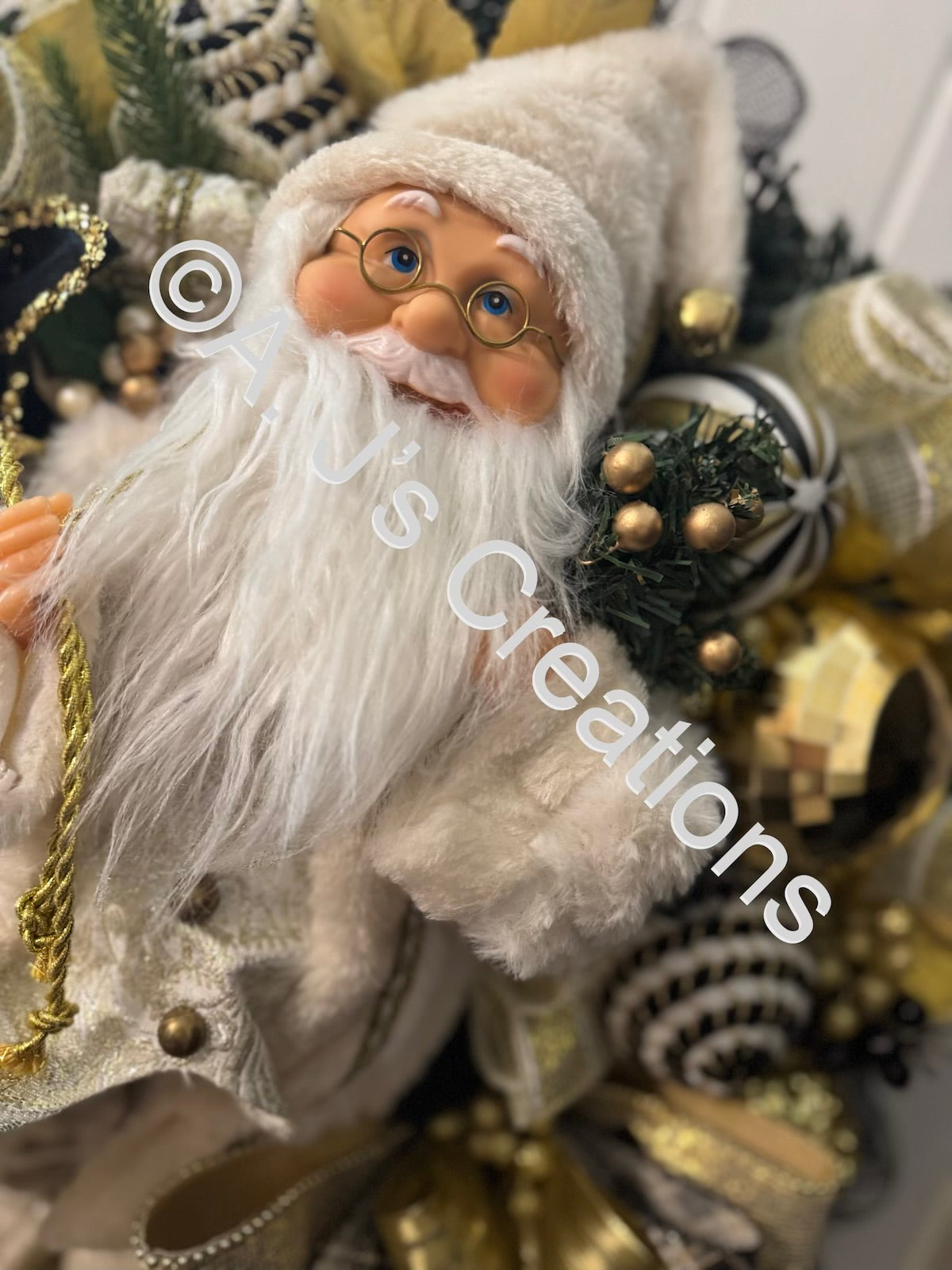 Santa Wreath in Black & Gold