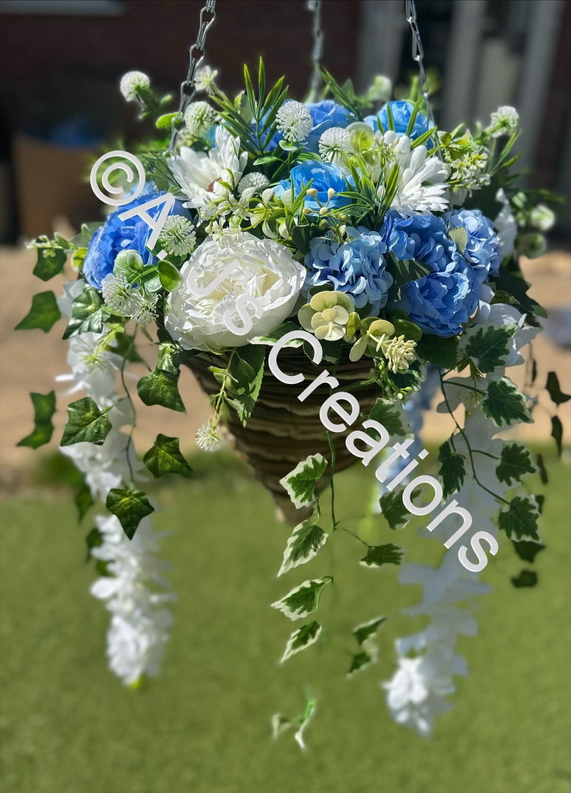 12 “ Deluxe Cone Hanging Basket