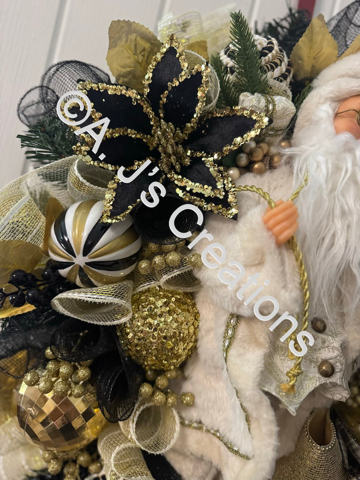 Santa Wreath in Black & Gold