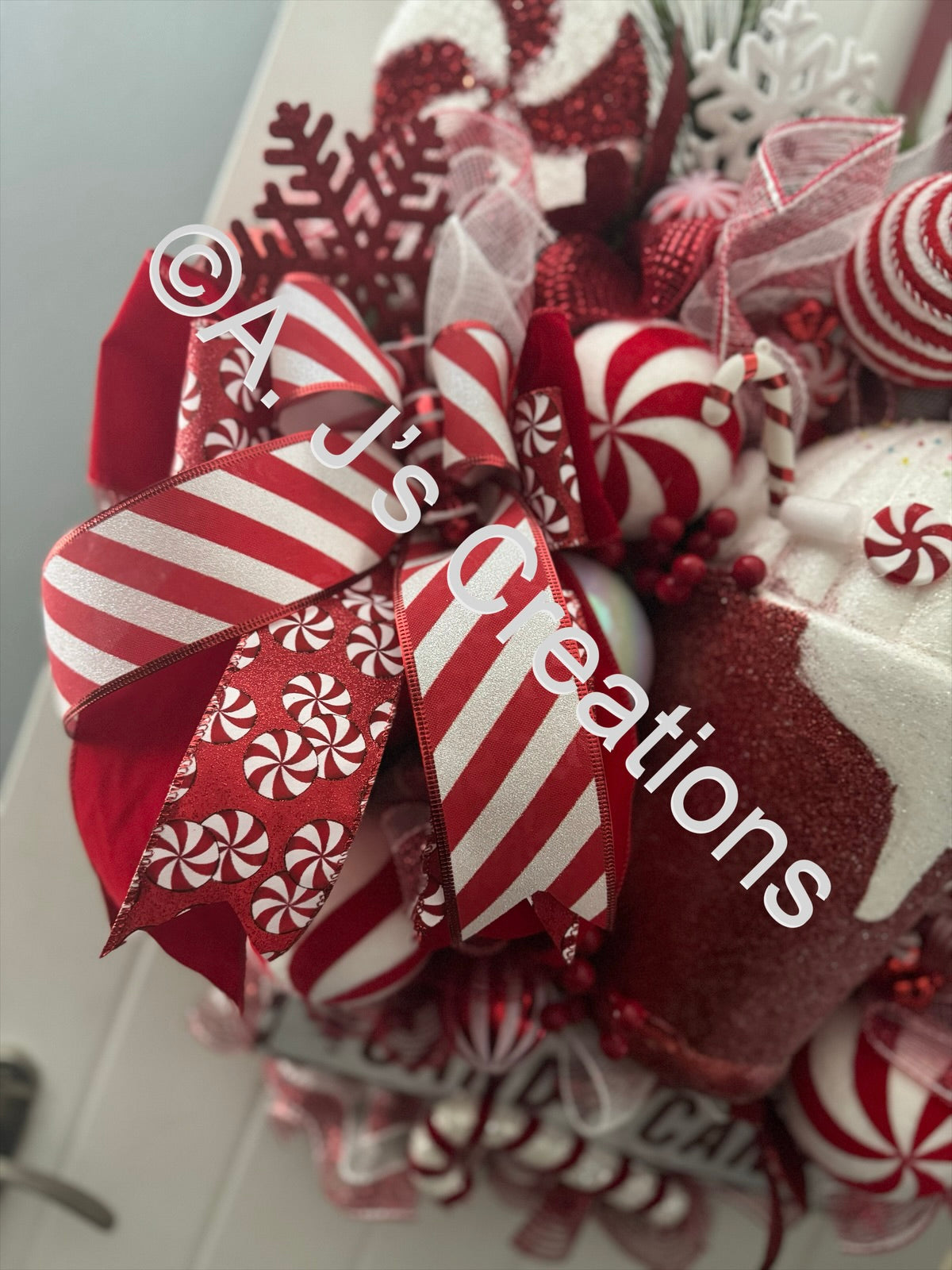 XL Deluxe Candy Cane Milkshake Wreath