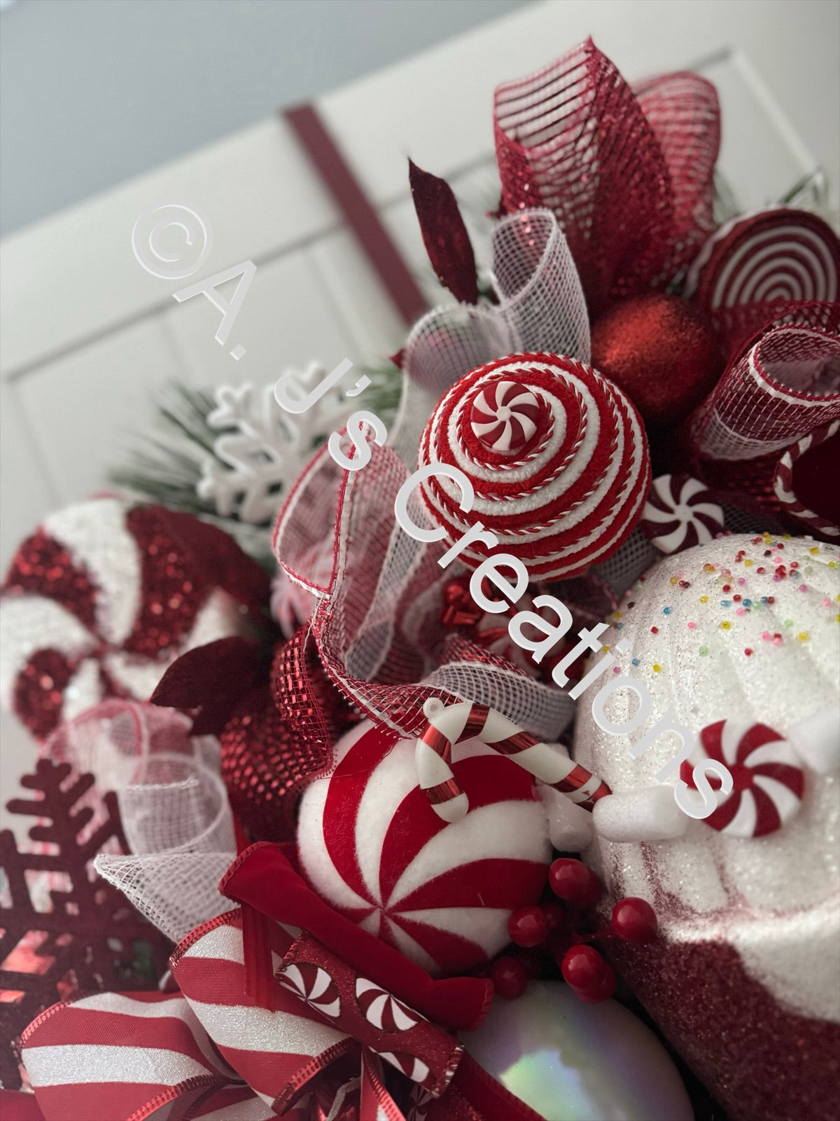 XL Deluxe Candy Cane Milkshake Wreath