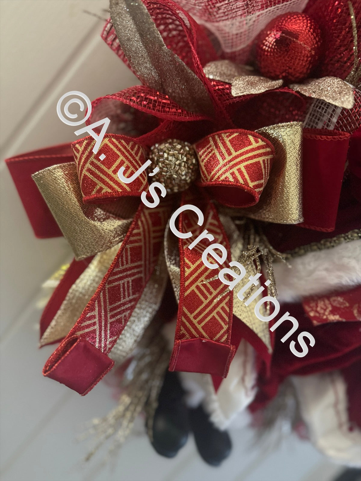 Santa Wreath in Red & Gold