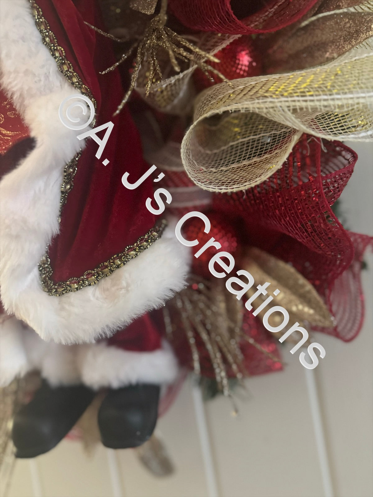 Santa Wreath in Red & Gold