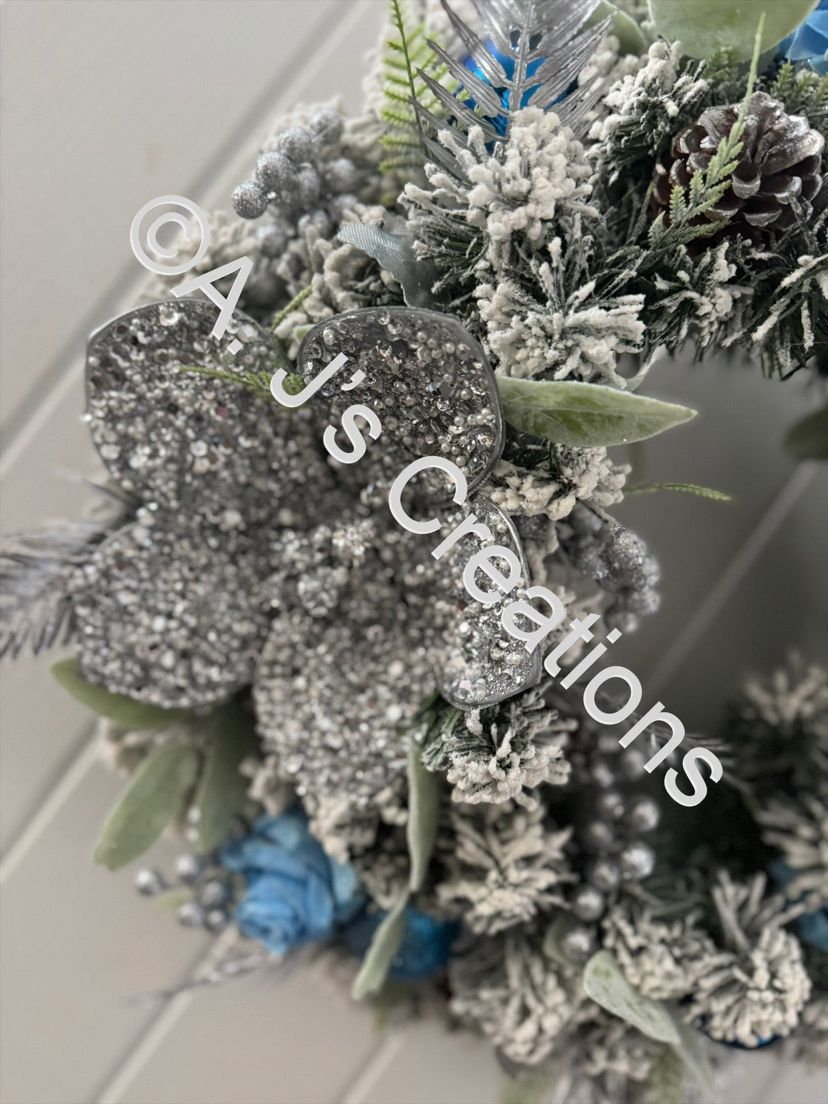 Crystal Flower Wreath Blue