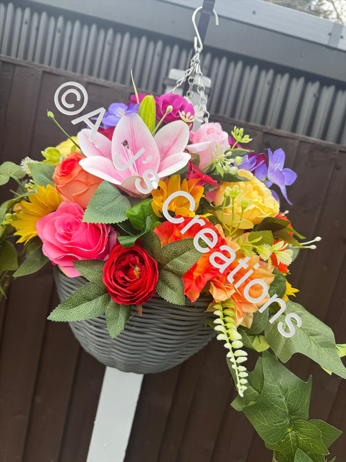 12” Deluxe Hanging Basket
