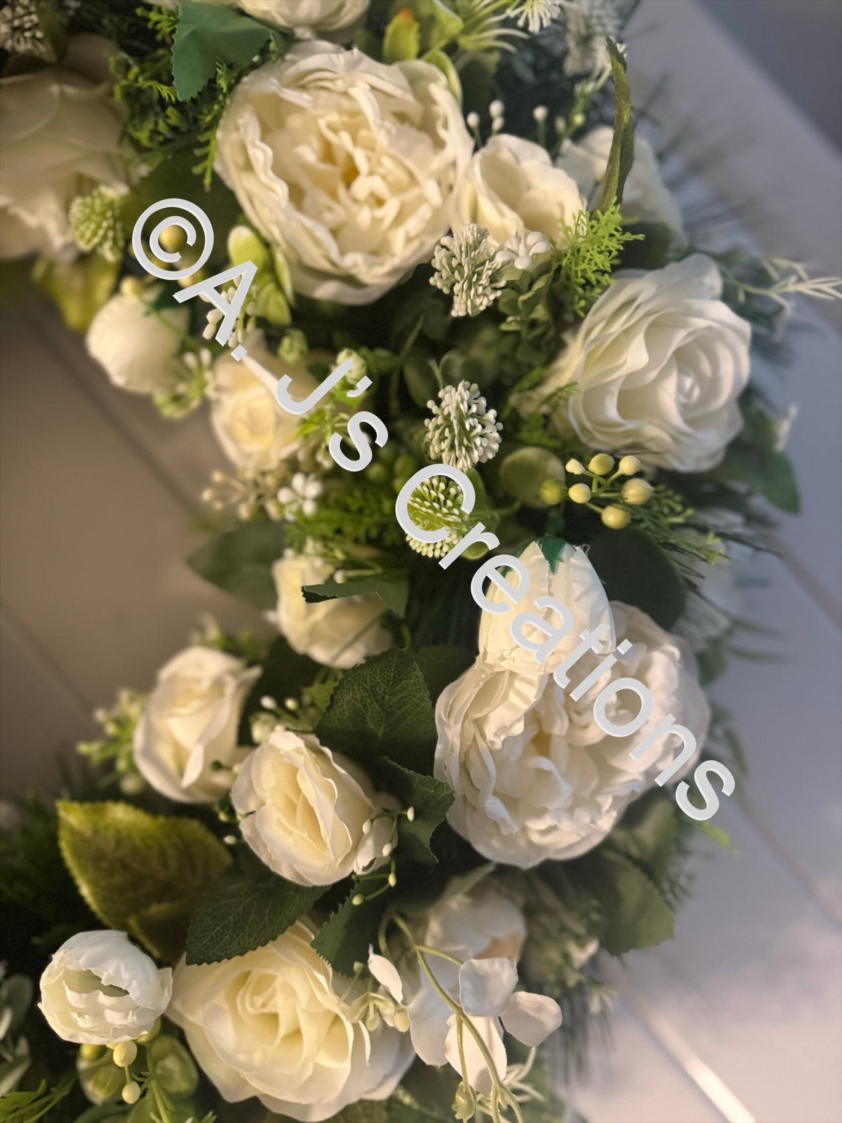 XL Deluxe Wreath in Ivory